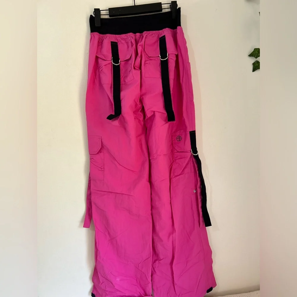 NWT Zumba Pink Cargo Pants * see description for size - Picture 3 of 6
